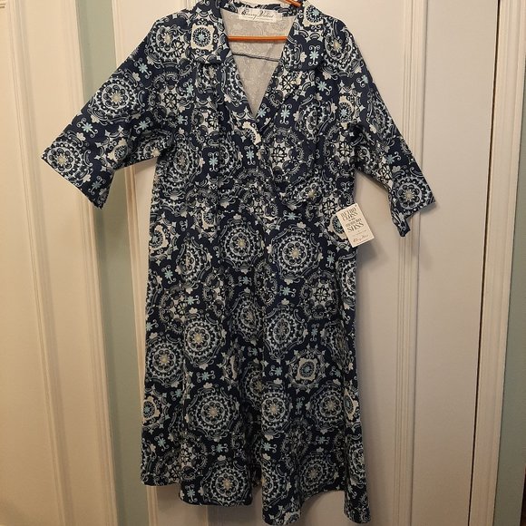 Cherry Velvet Plus 2X blue pattern dress with sleeves - Picture 2 of 2